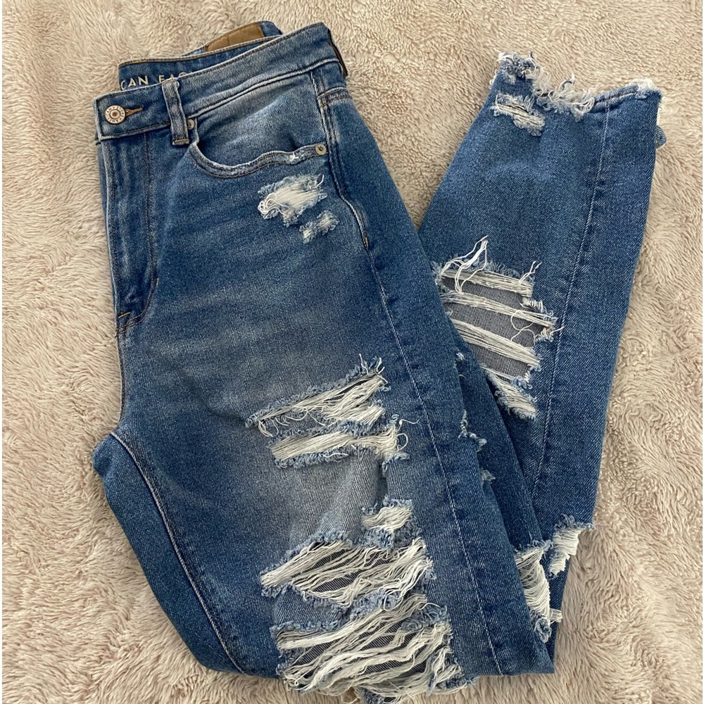 american eagle distressed mom jeans